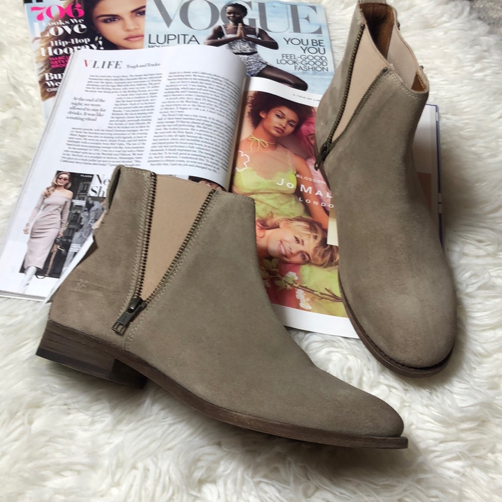 NEW Frye Carly Zip Chelsea Booties Women’s Sz 9.5